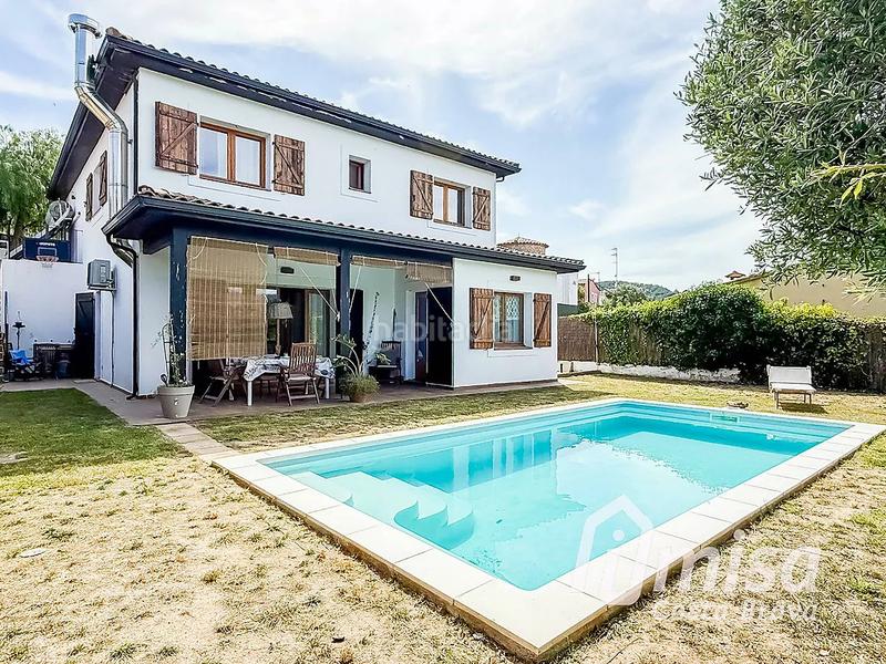 Foto 0bdb7490-35c8-4648-bd46-c536a6f2c318. Chalet una tranquila casa de fácil mantenimiento con piscina y muchos rincones de encanto en Calonge