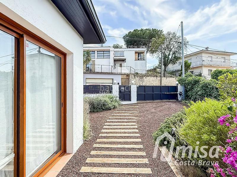 Foto 41c27bd3-e526-4a38-8d10-6a74514c74f5. Chalet una tranquila casa de fácil mantenimiento con piscina y muchos rincones de encanto en Calonge