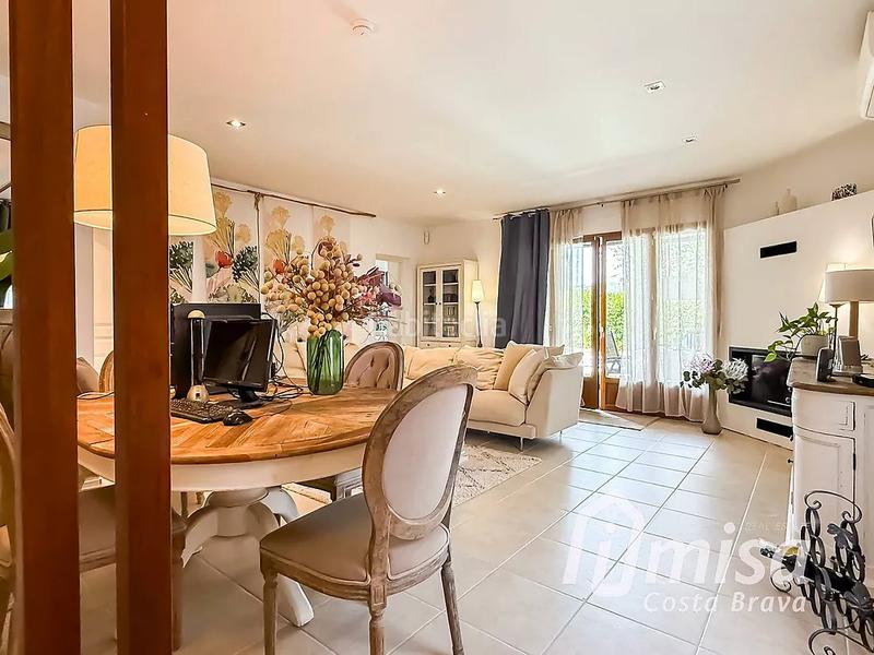 Foto 48587e50-f0f7-467c-a837-1c9265deede2. Chalet una tranquila casa de fácil mantenimiento con piscina y muchos rincones de encanto en Calonge