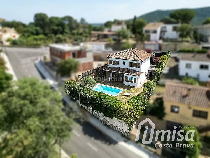 Foto 4baadb73-48fa-40bf-be6d-6cbd9429c6a3. Chalet una tranquila casa de fácil mantenimiento con piscina y muchos rincones de encanto en Calonge