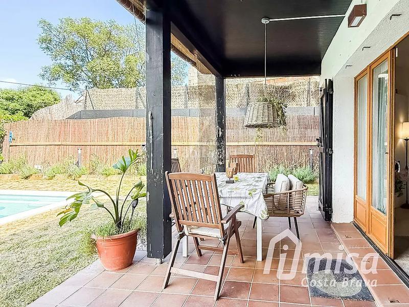 Foto 4e9665b0-9b21-426a-bf49-27ec46e0a528. Chalet una tranquila casa de fácil mantenimiento con piscina y muchos rincones de encanto en Calonge