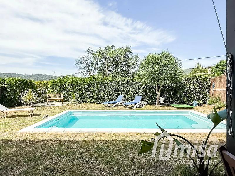 Foto 83a63800-248d-4199-b876-1171dc2bbf14. Chalet una tranquila casa de fácil mantenimiento con piscina y muchos rincones de encanto en Calonge