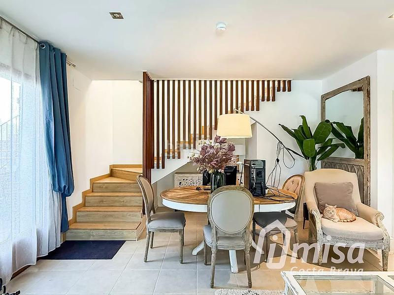 Foto 8776d83c-d787-41d8-b212-9307bd58a9aa. Chalet una tranquila casa de fácil mantenimiento con piscina y muchos rincones de encanto en Calonge