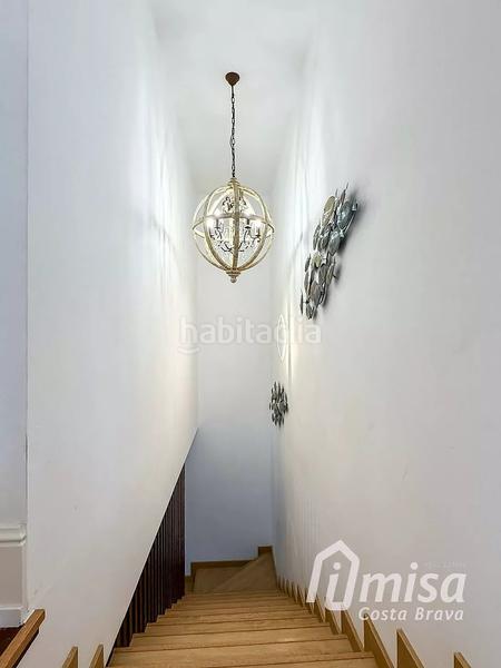 Foto b9881ccb-3a4c-4a76-b8eb-cd78b61ca3c8. Chalet una tranquila casa de fácil mantenimiento con piscina y muchos rincones de encanto en Calonge