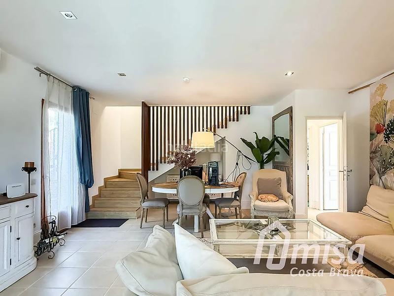 Foto c3db9eb7-5a7d-4d77-bf50-edefcc164ab1. Chalet una tranquila casa de fácil mantenimiento con piscina y muchos rincones de encanto en Calonge