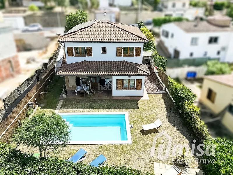 Foto c6c8028f-15dd-4107-ba9f-f9e258e2d324. Chalet una tranquila casa de fácil mantenimiento con piscina y muchos rincones de encanto en Calonge