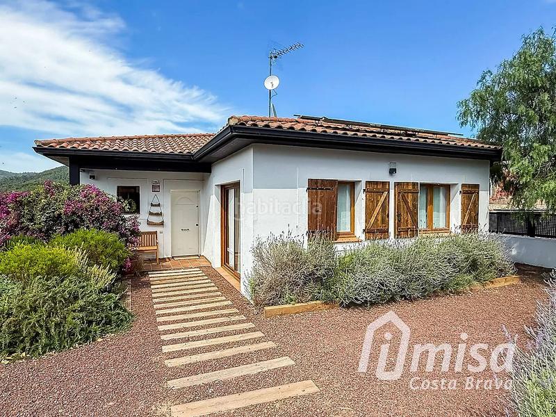 Foto dde01ed5-e666-467b-bdff-281d00e5d22e. Chalet una tranquila casa de fácil mantenimiento con piscina y muchos rincones de encanto en Calonge