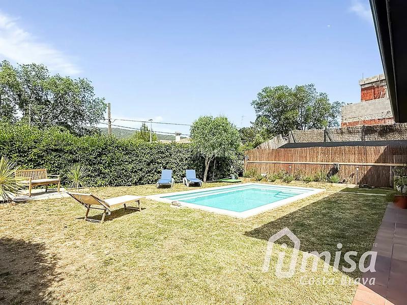 Foto eeef8da3-b1d4-4bf6-a0a4-d9167554d0ab. Chalet una tranquila casa de fácil mantenimiento con piscina y muchos rincones de encanto en Calonge