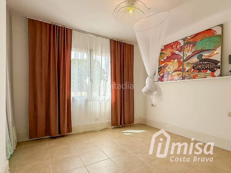 Foto f728b6c0-851d-405f-916e-4aae8d45b284. Chalet una tranquila casa de fácil mantenimiento con piscina y muchos rincones de encanto en Calonge
