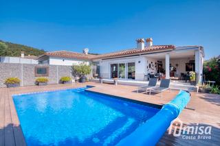 Xalet  Calle de zuric. Chalet  muy amplio con piscina y licencia turística en calonge,