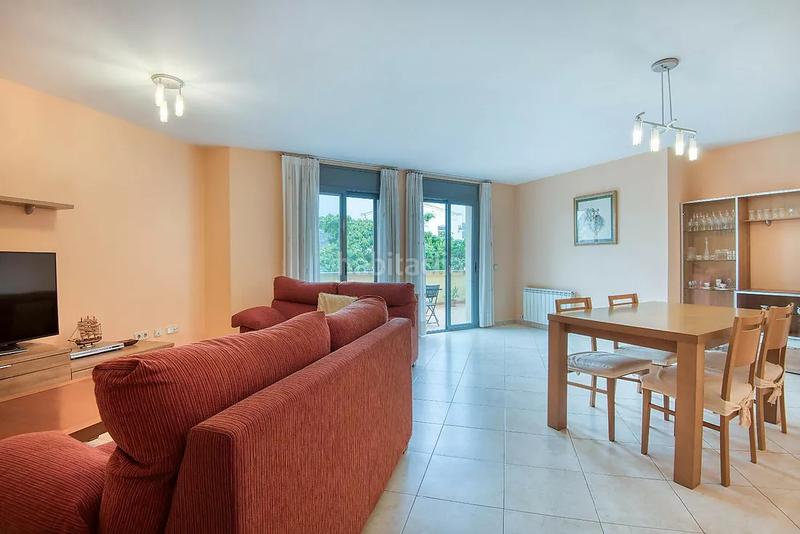 Foto 1589c04c-8c63-4a60-a783-a1845051c4f2. Apartament amb aparcament a Eixample Sant Feliu de Guíxols