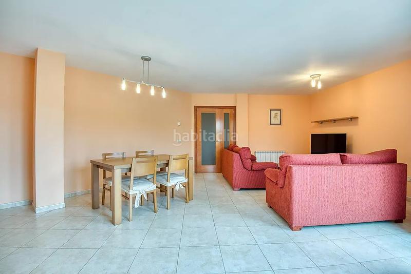 Foto 5401b7ca-3f48-42c6-92c1-7eec107e9ea2. Apartament amb aparcament a Eixample Sant Feliu de Guíxols