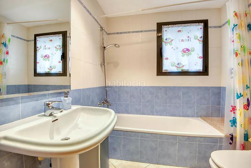 Foto a1d0875d-f6f5-4840-bc52-68a882bbf8fc. Apartament amb aparcament a Eixample Sant Feliu de Guíxols