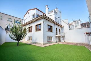 Casa adossada  Calle santa magdalena. Casa en venta 321 m2, 5 habitaciones , 2 baños, 2 plazas de gara