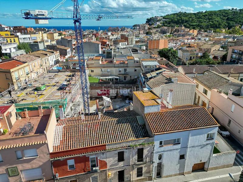 Foto 0d8d185c-983f-43ab-8d7a-ac1d1fb39279. Maison jumelée dans Eixample Sant Feliu de Guíxols