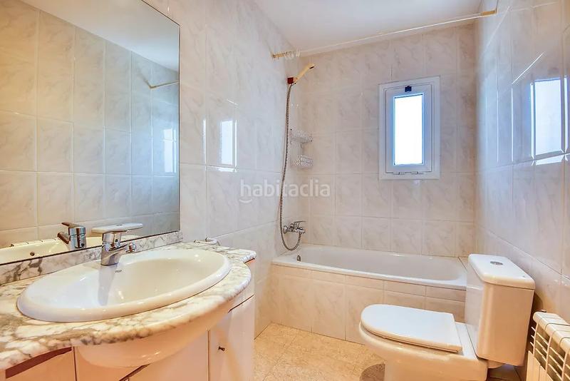 Foto cf1f81b0-a796-4aa6-8c47-b37736dde451. Maison jumelée dans Eixample Sant Feliu de Guíxols