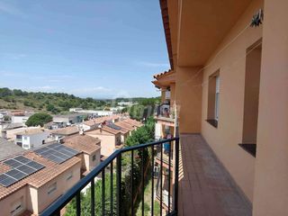 Apartamento en Eixample Residencial. Luminoso ático de 3 dormitorios con dos terrazas, parking y tras