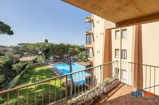 Apartment  Calle llorer. Apartamento en cor del pins con piscina comunitaria