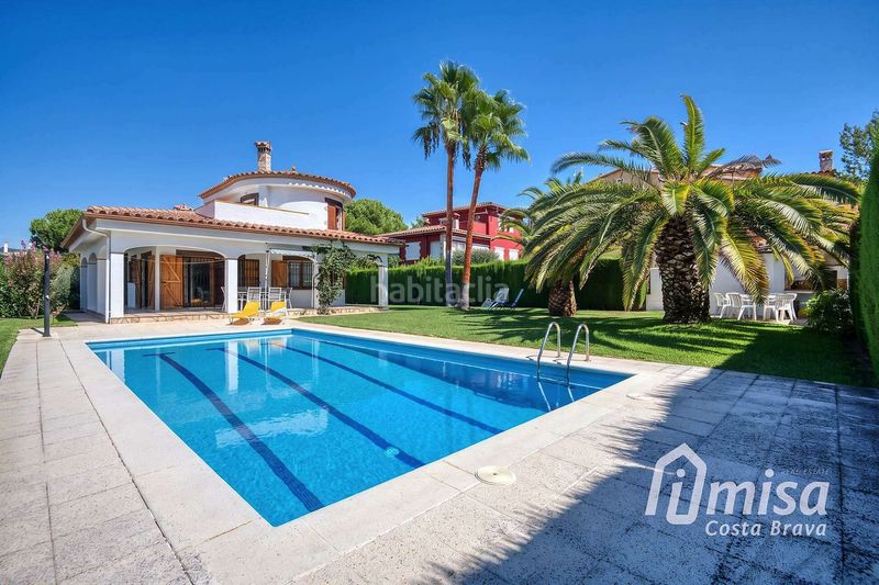 Foto b65b5794-6420-47f0-8ea7-550753d85805. Xalet amb aparcament piscina a Poble Calonge