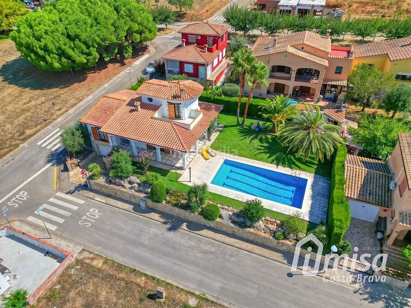 Foto bf990607-199e-49cc-a0d3-b3a24ed5db27. Xalet amb aparcament piscina a Poble Calonge