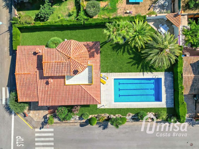Foto fe8882dc-da7c-4131-9533-02f7f200af63. Xalet amb aparcament piscina a Poble Calonge