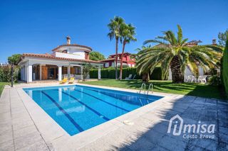 Chalet  Ametller. Encantadora y luminosa casa con piscina privada en mas barceló,