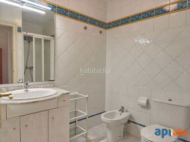 Foto 4454afb2-6b32-4648-a87f-b7a4c8ae00f2. Apartament amb aparcament piscina a Poble Calonge