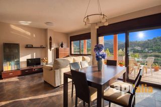Xalet a Mas Pere-Río de Oro. Chalet de 6 dormitorios con piscina y jardín en calonge