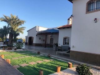 Chalet in Callosa de Segura. Chalet con 3 habitaciones amueblado con parking, piscina, calefa