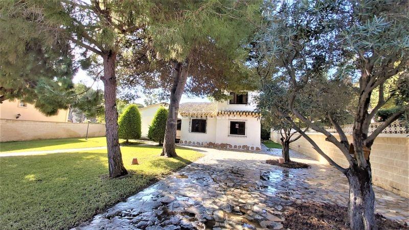 Foto 221a0ae7-dffa-4a81-8cd9-c8dbd20f86d2. Chalet mit pool in Punta Prima Orihuela