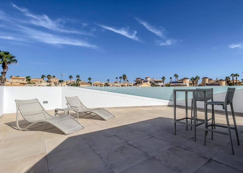 Foto 1e895341-a93a-4d27-b63c-8f77b9dca725. Chalet with parking pool in La Florida Orihuela