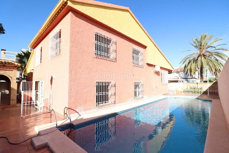 Foto 845a2a0a-b4db-4f20-8834-f642b217a70f. Chalet avec parking piscine dans Cabo Roig Orihuela