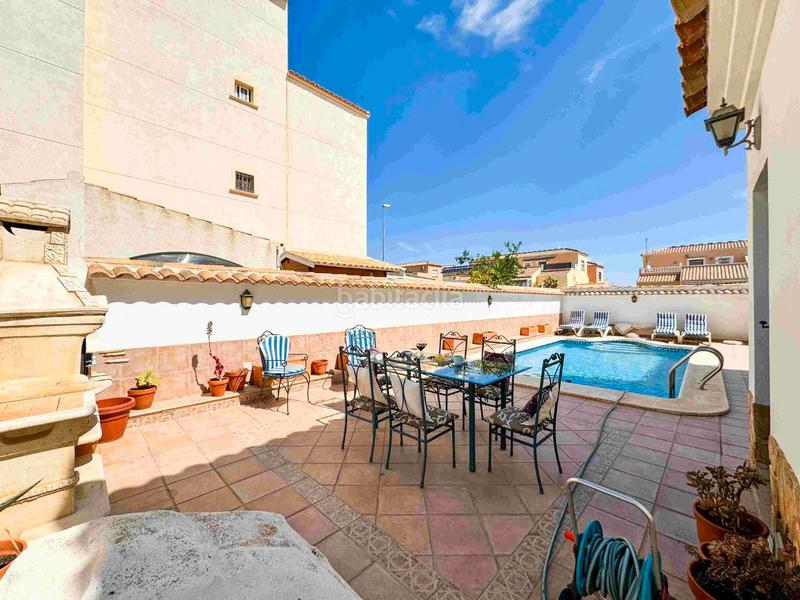 Foto 2072737b-805f-4e1f-b0d8-d4cbfa21bee8. Chalet mit parking pool in Los Balcones y los Altos Orihuela