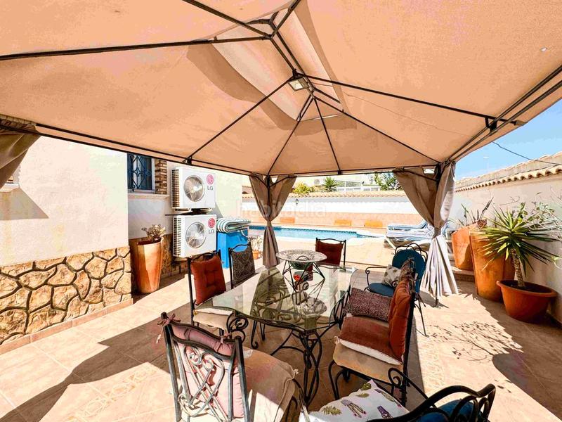 Foto 947eec9e-72b7-4c91-9b39-148000c7e12b. Chalet avec parking piscine dans Los Balcones y los Altos Orihuela