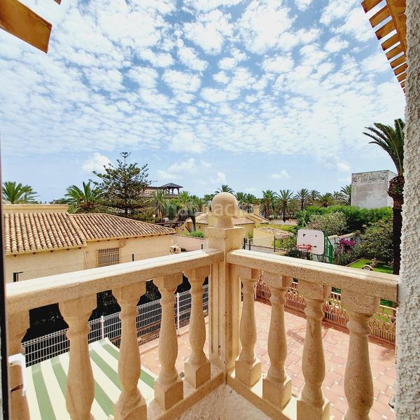 Foto 175686af-bdbb-4b32-9d93-32d00b3e11f0. Xalet amb aparcament piscina a Cabo Roig Orihuela