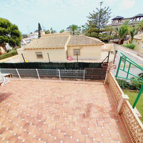 Foto 5fbc1f0d-cee4-4fef-8322-d0900df2902a. Xalet amb aparcament piscina a Cabo Roig Orihuela