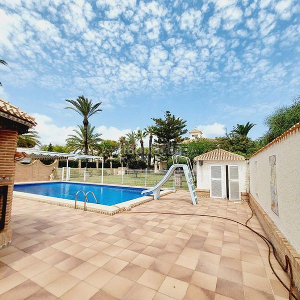Foto 910c5e3a-0248-49a7-90d6-7f0f2a82d5ab. Xalet amb aparcament piscina a Cabo Roig Orihuela