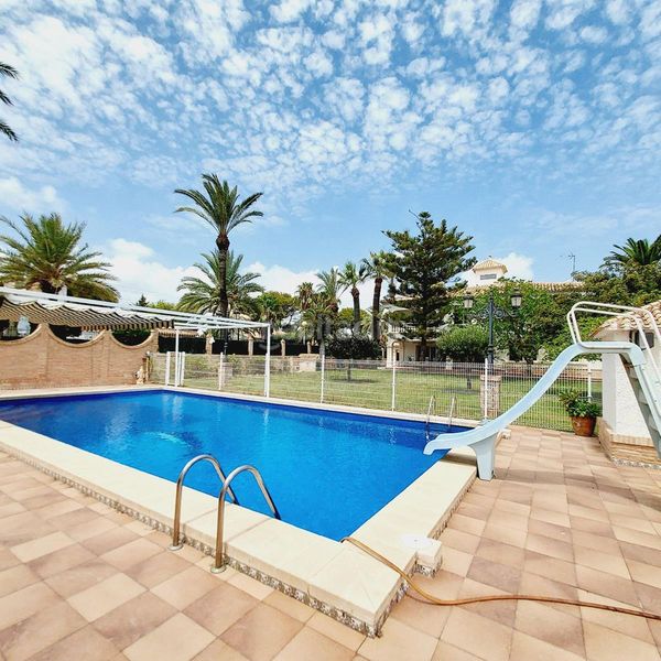 Foto cda198da-7173-433d-b972-f3a70227e3cd. Xalet amb aparcament piscina a Cabo Roig Orihuela
