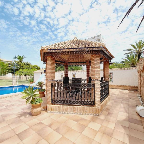 Foto d49ee8ed-c016-4a18-9fd9-ba6f046fdaea. Xalet amb aparcament piscina a Cabo Roig Orihuela