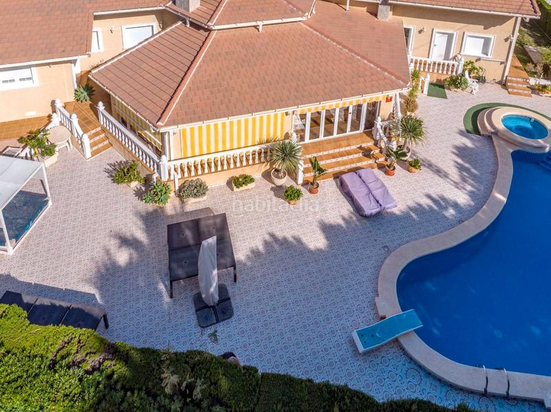 Foto a79d26b4-b758-47e4-9921-c609651a6500. Chalet avec chauffage parking piscine dans La Zenia Orihuela