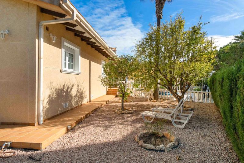 Foto bfce132b-fa29-4376-8795-9324e327bd1d. Chalet avec chauffage parking piscine dans La Zenia Orihuela