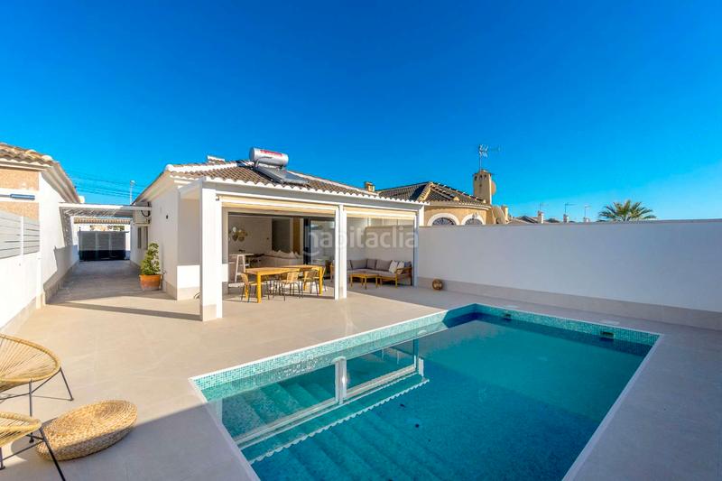 Foto 3ac81ee1-93a5-4f0f-8231-8399dc691954. Chalet with heating parking pool in Zona Carrefour - Urbanizaciones Torrevieja