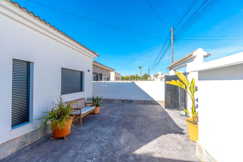 Foto 9cbf90b0-5896-4cd6-8a17-d95dddf054e9. Chalet with heating parking pool in Zona Carrefour - Urbanizaciones Torrevieja