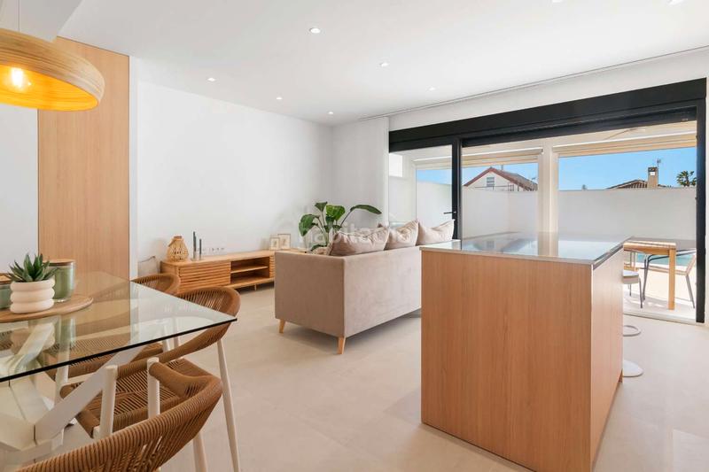 Foto dbb8c56b-d43b-475f-ab09-90146e67a6fb. Chalet with heating parking pool in Zona Carrefour - Urbanizaciones Torrevieja