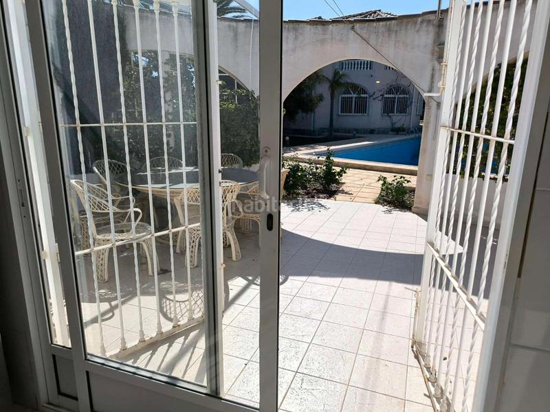 Foto 0b7d0a55-d096-40a0-9801-8441d42a6716. Chalet with heating parking pool in Zona Carrefour - Urbanizaciones Torrevieja
