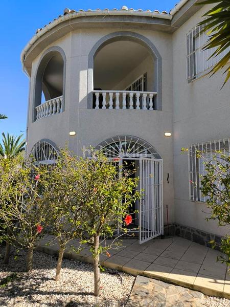 Foto a5b31ca1-2939-41ac-9634-de803b2d2fae. Chalet with heating parking pool in Zona Carrefour - Urbanizaciones Torrevieja