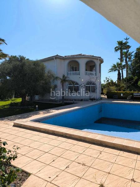 Foto 2dcc8ca6-c990-402f-9586-9d5163d81a85. Chalet con riscaldamento parcheggio piscina in Zona Carrefour - Urbanizaciones Torrevieja