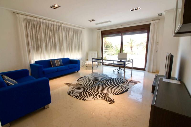 Foto 425ac605-ed9a-4db0-8f0b-c32ff6cf9be7. Chalet con riscaldamento parcheggio piscina in Cabo Roig Orihuela