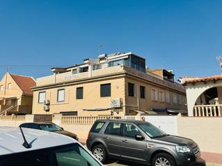 Zweistöckige Wohnung in Los Europeos