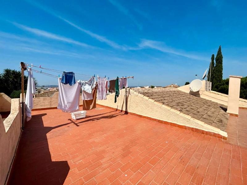 Foto 2e3702d9-b2d9-41a2-a609-e9208f560cec. Chalet mit heizung parking pool in Zona Carrefour - Urbanizaciones Torrevieja